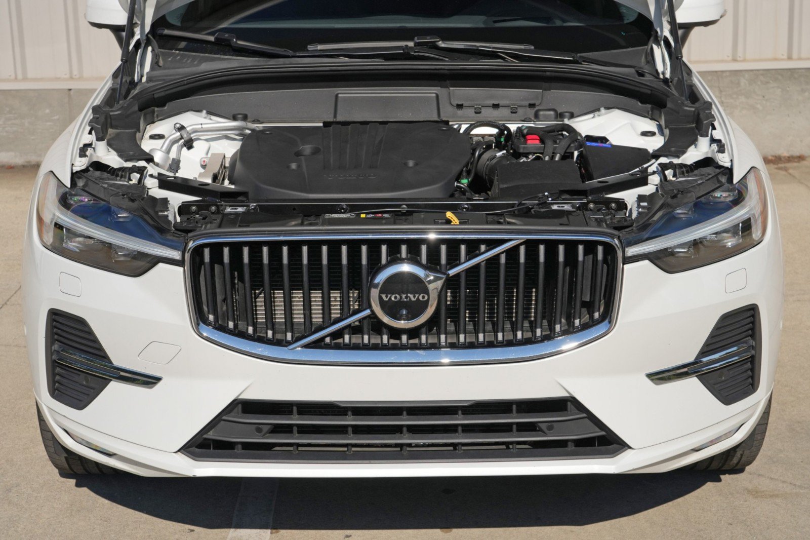 Used 2022 Volvo XC60 B5 Momentum w/ Advanced Package AWD/4WD image 7