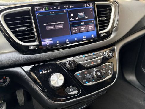 Used 2025 Chrysler Pacifica Select FWD image 39