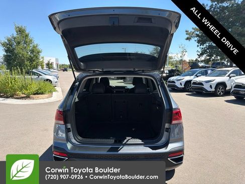 Used 2022 Volkswagen Taos SE w/ Panoramic Sunroof Package AWD/4WD image 17