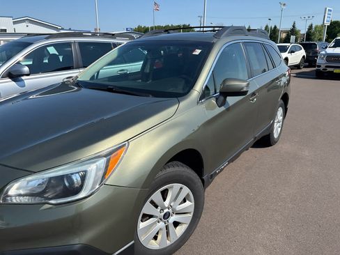 Used 2016 Subaru Outback 2.5i Premium AWD/4WD image 3