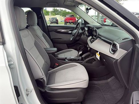 Used 2026 Chevrolet TrailBlazer LT w/ LT Cold Weather Package FWD image 16