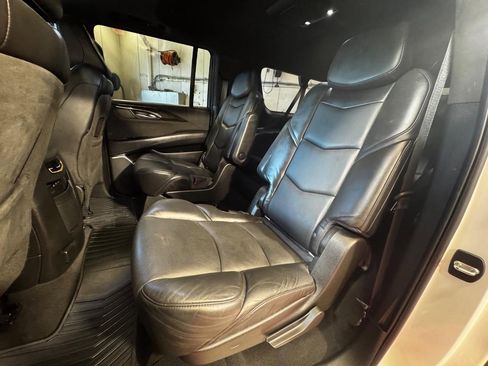 Used 2018 Cadillac Escalade ESV Platinum AWD/4WD image 21