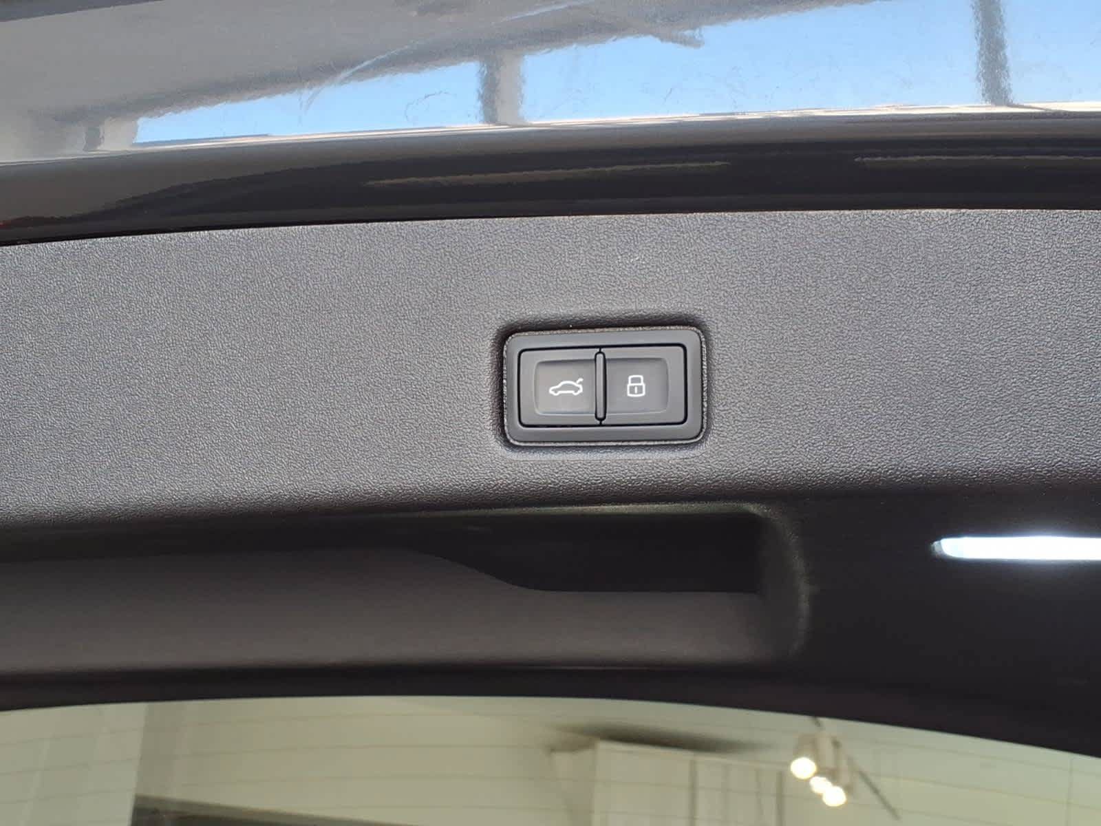 Certified 2025 Audi Q5 Premium w/ Convenience Package AWD/4WD image 11
