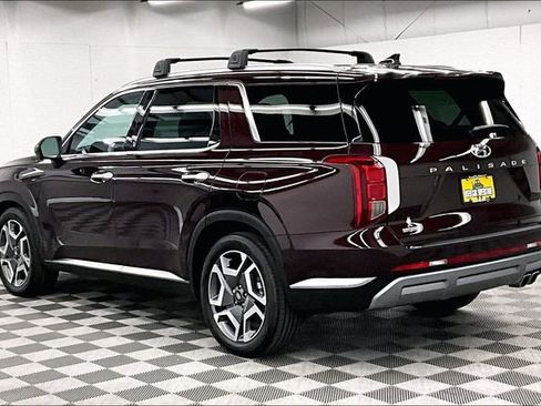 Used 2024 Hyundai Palisade Limited FWD image 3