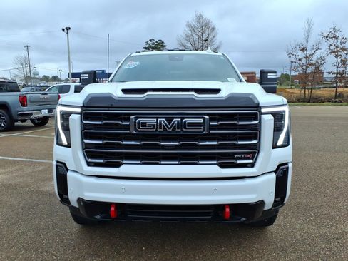 Used 2025 GMC Sierra 2500 AT4 w/ Technology Package image 2