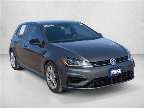 Used 2018 Volkswagen Golf 4-Door image 3