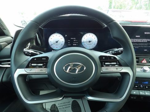 Certified 2023 Hyundai Elantra Limited FWD image 17