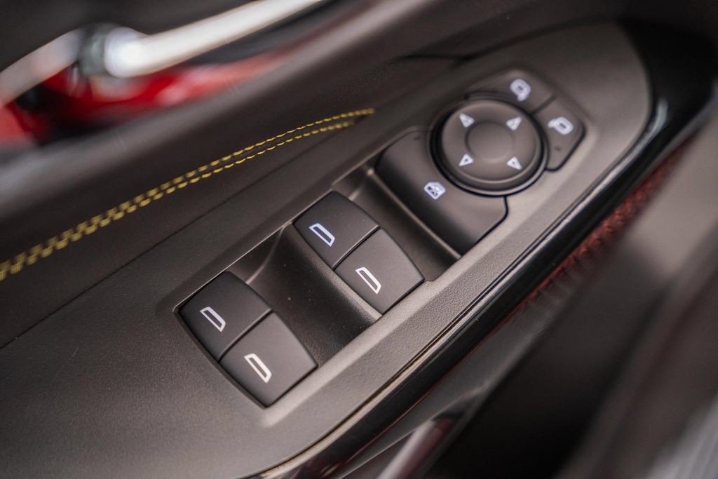 New 2026 Chevrolet Trax LT w/ Sunroof Package FWD image 35