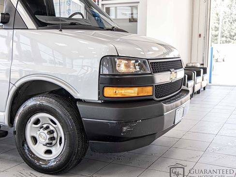Used 2022 Chevrolet Express 2500 w/ Driver Convenience Package RWD image 4