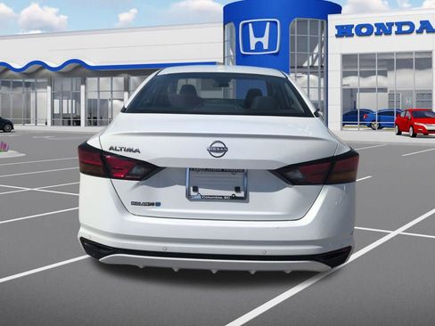 Used 2025 Nissan Altima 2.5 SV image 7