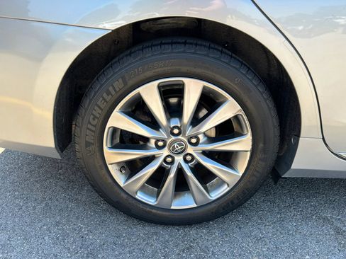 Used 2017 Toyota Camry XLE FWD image 11
