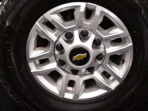 Used 2024 Chevrolet Silverado 2500 LT image 9