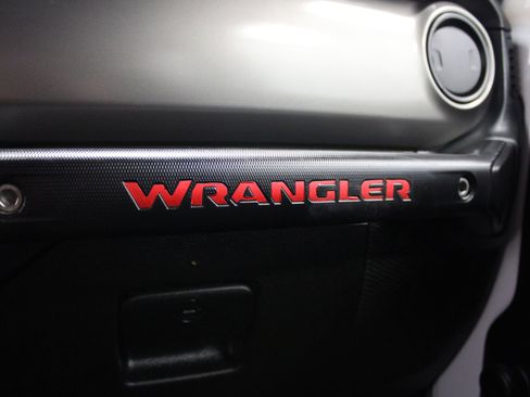 Used 2018 Jeep Wrangler Unlimited Sport AWD/4WD image 39