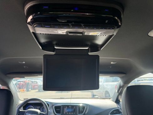 Used 2020 Chrysler Pacifica Touring-L w/ S Appearance Package FWD image 7