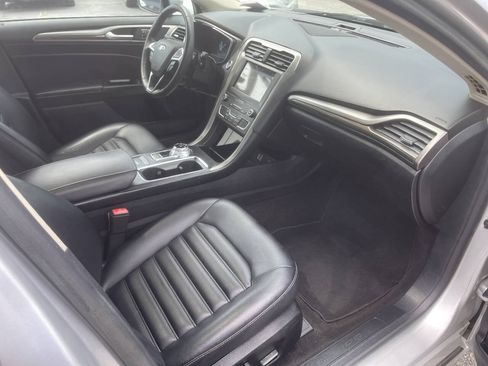 Used 2019 Ford Fusion SEL FWD image 23