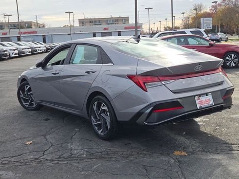 Used 2025 Hyundai Elantra SEL FWD image 16