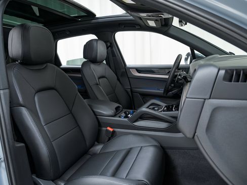 New 2025 Porsche Cayenne image 25