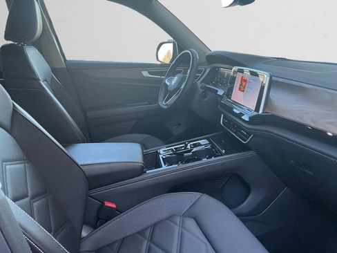 Used 2025 Volkswagen Atlas SE image 15