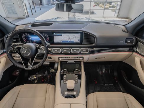 New 2026 Mercedes-Benz GLS 580 4MATIC image 8