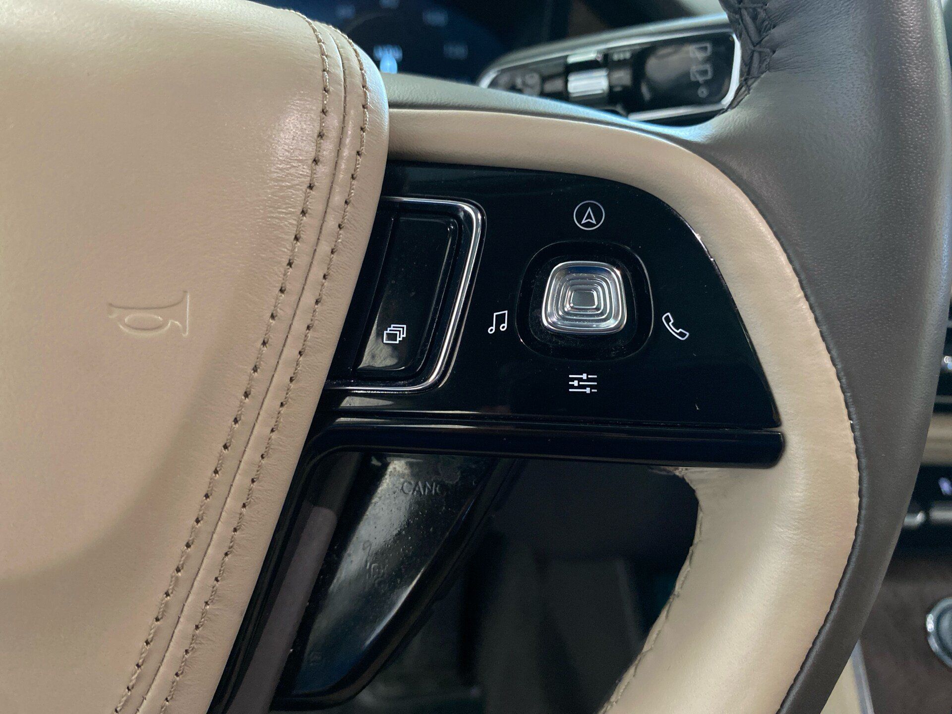 Used 2023 Lincoln Aviator Reserve w/ Equipment Group 201A AWD/4WD image 18