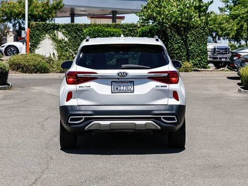 Used 2021 Kia Seltos SX w/ SX Sunroof Package AWD/4WD image 4