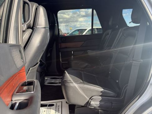Used 2023 Lincoln Navigator Reserve image 11