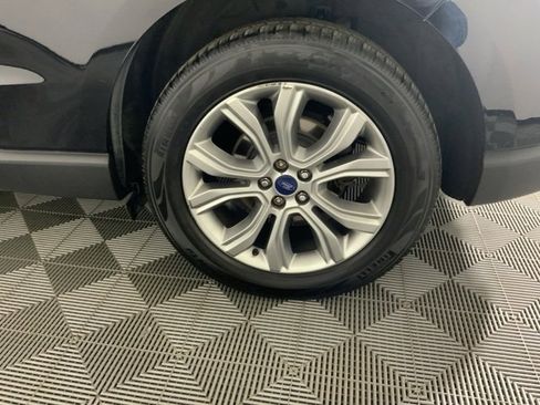 Used 2019 Ford Edge Titanium image 37