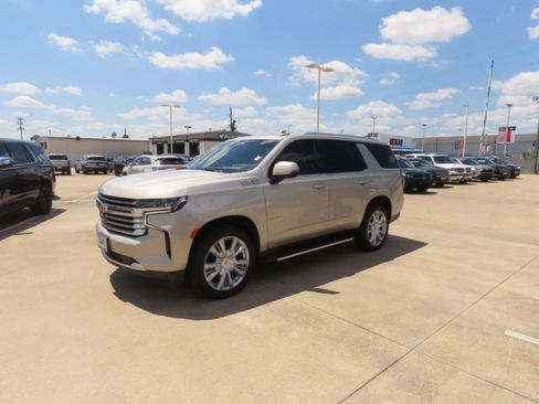 Used 2023 Chevrolet Tahoe High Country RWD image 2