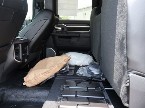 New 2026 RAM 4500 4x4 Crew Cab DRW w/ Laramie Trim Package image 17