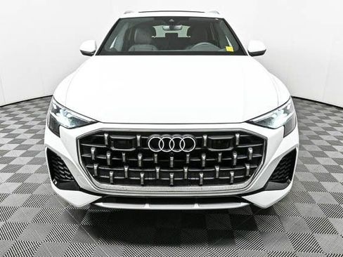Used 2025 Audi Q8 Premium image 2