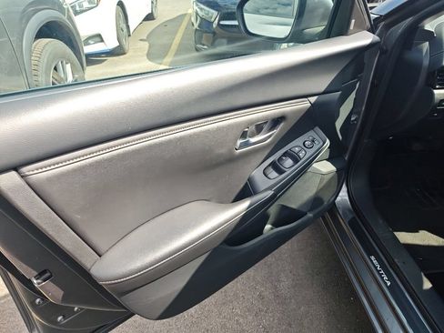 Used 2025 Nissan Sentra SV FWD image 6