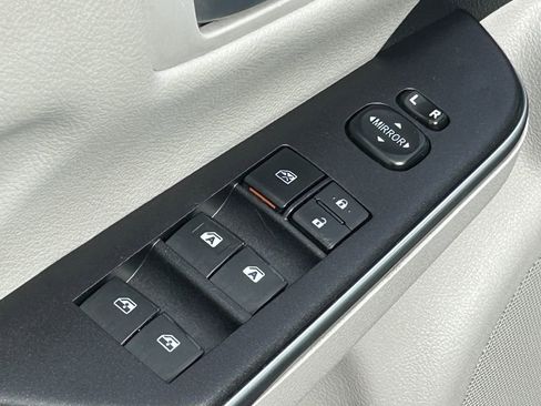 Used 2017 Toyota Camry SE image 25