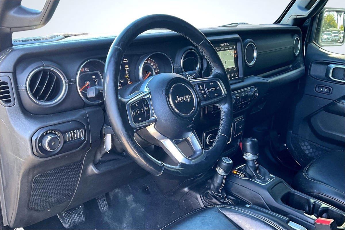 Used 2019 Jeep Wrangler Unlimited Sahara w/ Quick Order Package 24M Moab AWD/4WD image 13