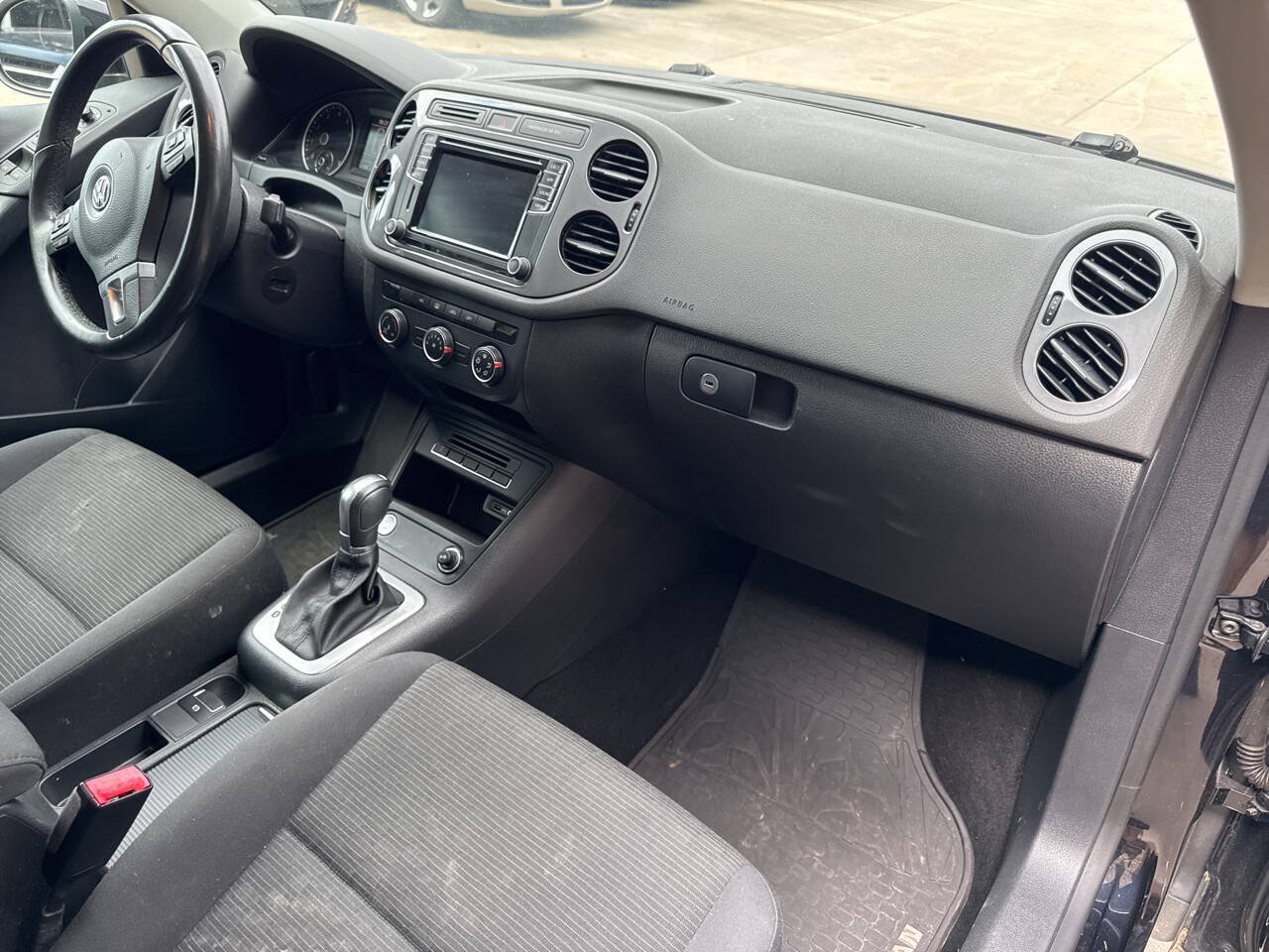 Used 2017 Volkswagen Tiguan S FWD image 18