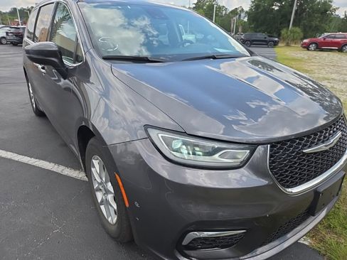 Used 2023 Chrysler Pacifica Touring-L FWD image 50