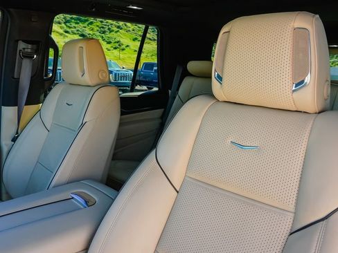 Certified 2021 Cadillac Escalade Premium Luxury image 14