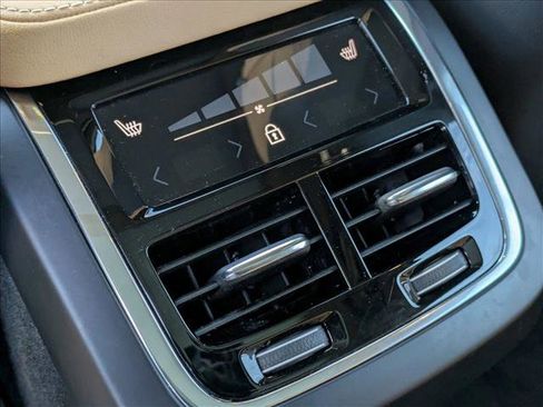 Used 2022 Volvo XC90 T6 Inscription w/ Advanced Package image 18