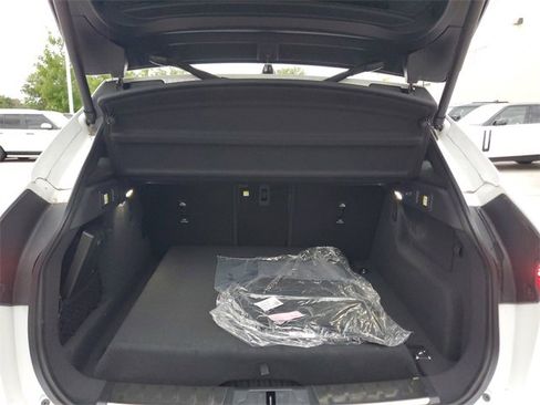 Used 2025 Jaguar F-PACE R-Dynamic S image 9