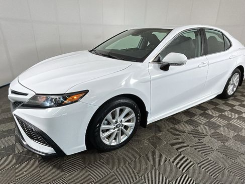 Used 2024 Toyota Camry SE FWD image 6