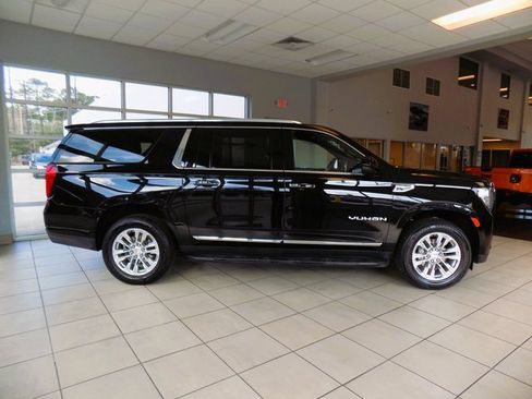 Used 2024 GMC Yukon XL SLT image 6