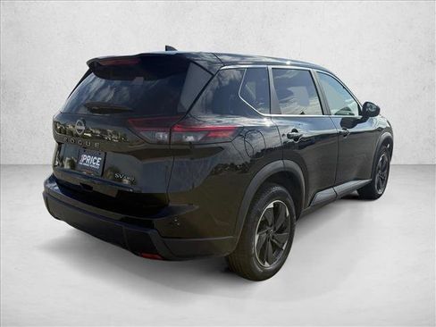 Used 2024 Nissan Rogue SV image 5