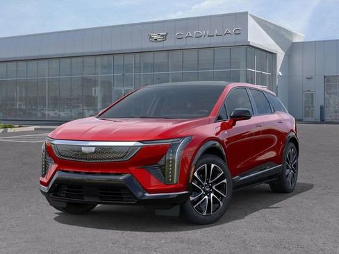New 2025 Cadillac Optiq Sport 2 w/ LPO, Floor Liner Package AWD/4WD image 6