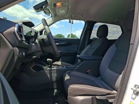 Used 2025 Chevrolet TrailBlazer LT AWD/4WD image 13