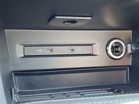 New 2025 Volkswagen Taos SE image 10