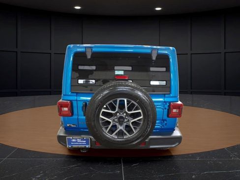 Used 2026 Jeep Wrangler Unlimited Sahara AWD/4WD image 5