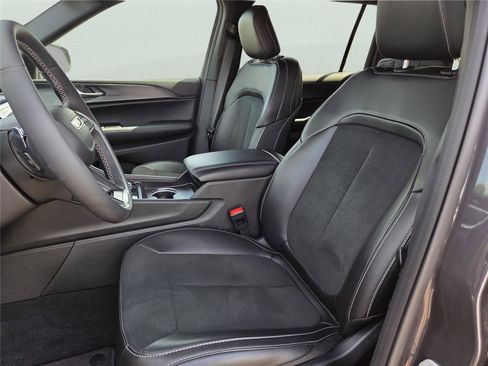 New 2025 Jeep Grand Cherokee L Altitude image 17