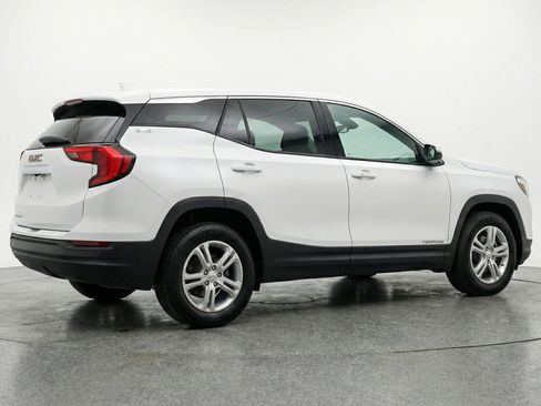 Used 2024 GMC Terrain SLE image 9