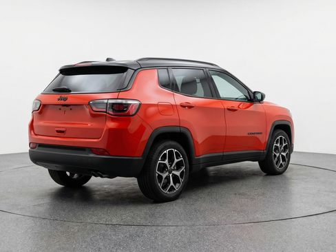 Used 2025 Jeep Compass Limited AWD/4WD image 9