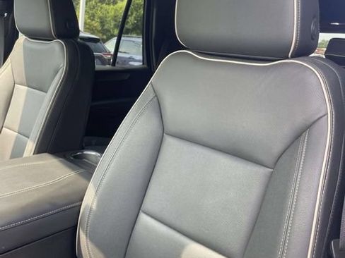 Used 2025 GMC Yukon Elevation AWD/4WD image 19