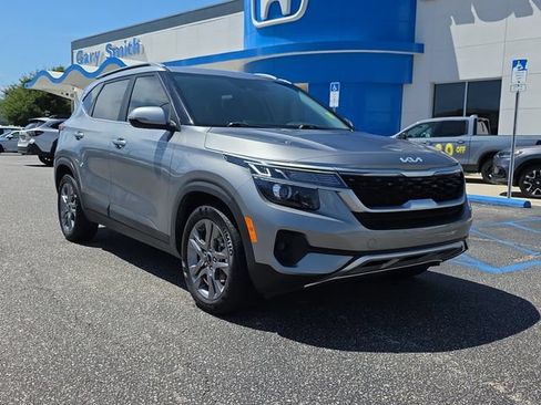 Used 2023 Kia Seltos S FWD image 2